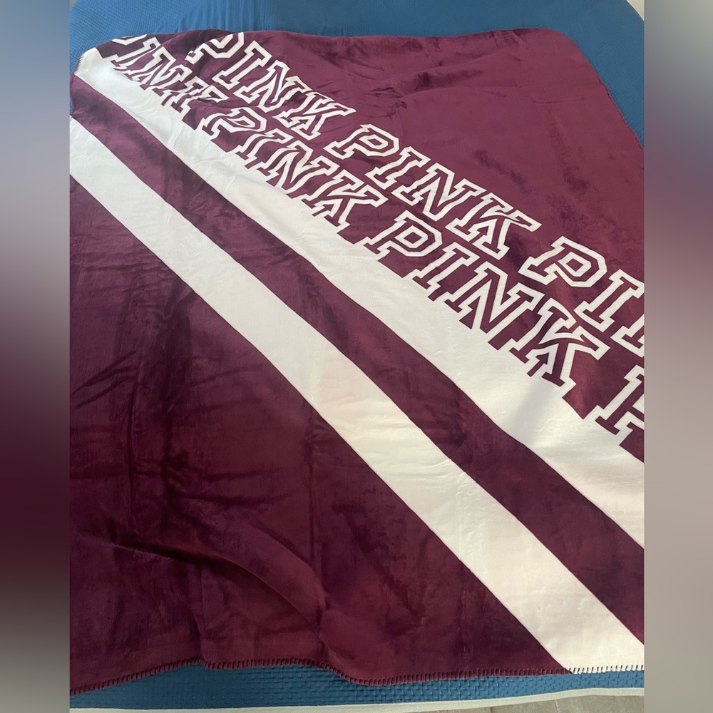*NEW* Victoria’s Secret Sherpa Blanket